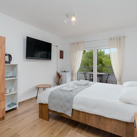 Number One Apartments Вир Екстериор снимка
