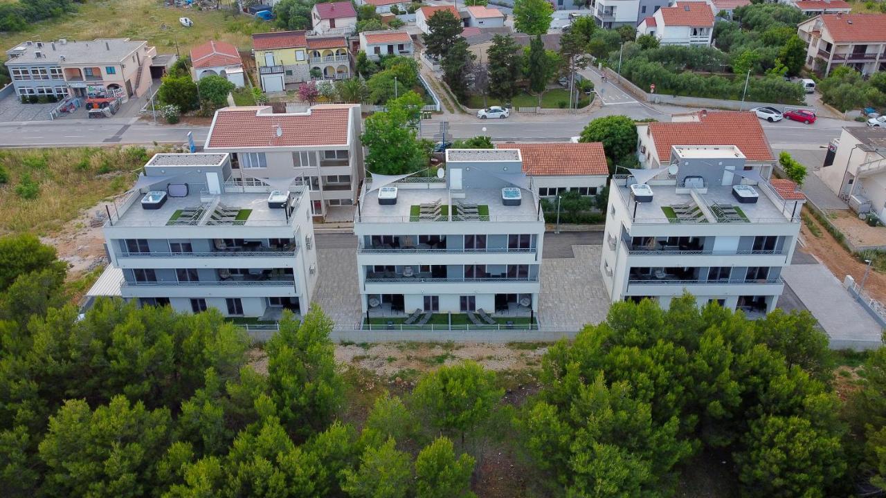 Number One Apartments Вир Екстериор снимка