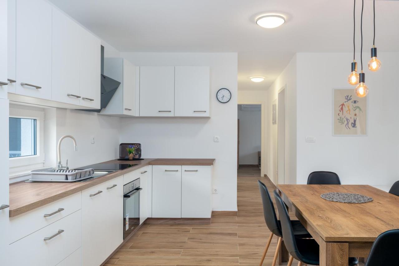 Number One Apartments Вир Екстериор снимка