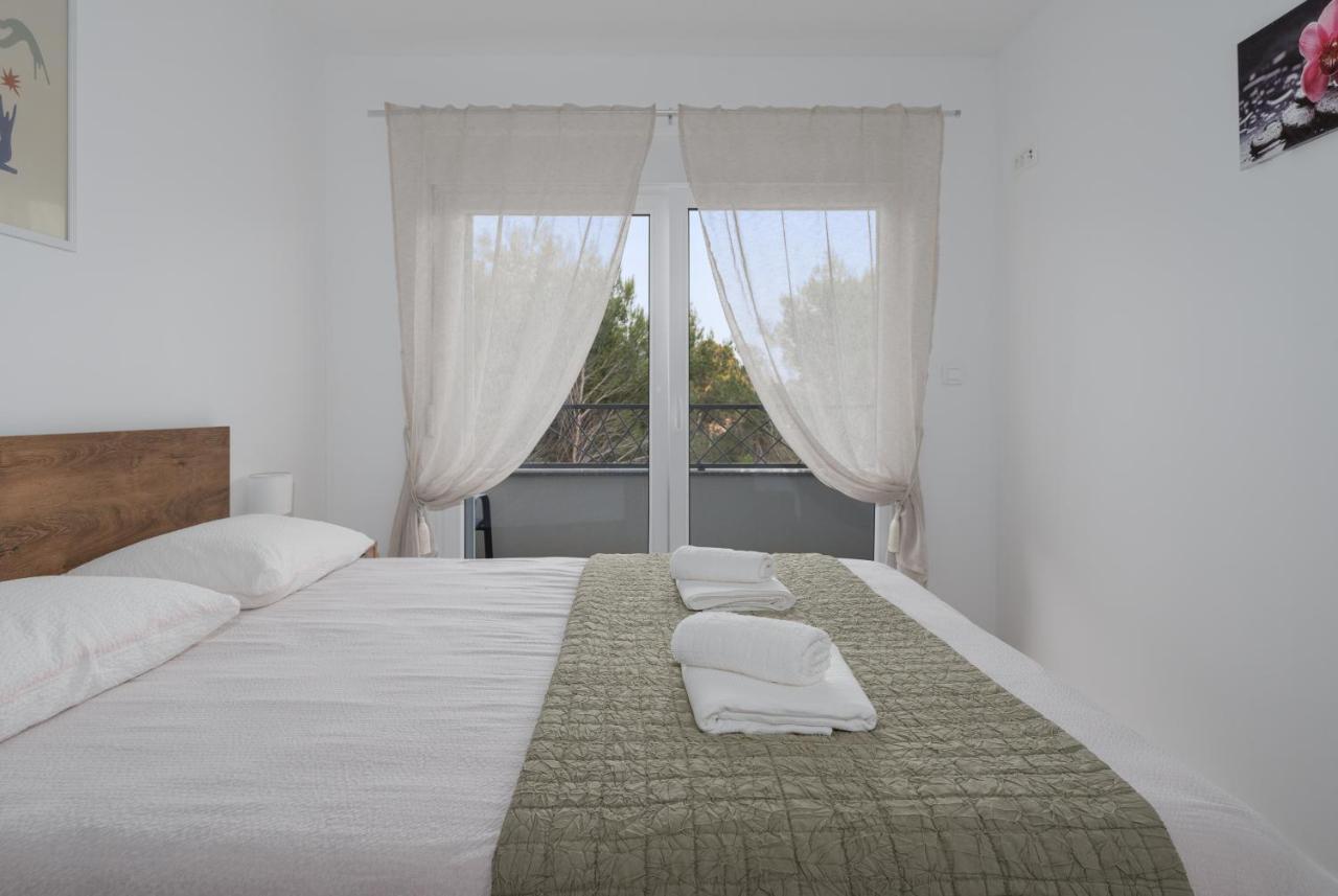 Number One Apartments Вир Екстериор снимка