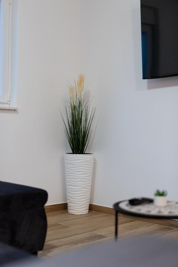 Number One Apartments Вир Екстериор снимка
