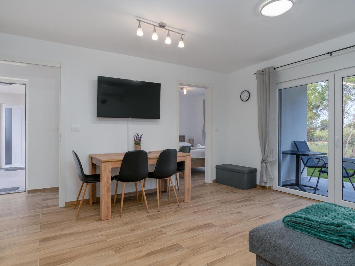 Number One Apartments Вир Екстериор снимка