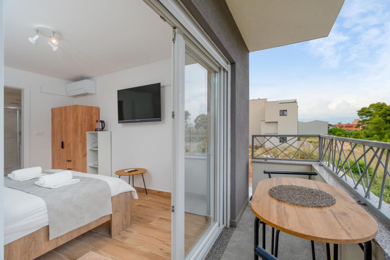 Number One Apartments Вир Екстериор снимка