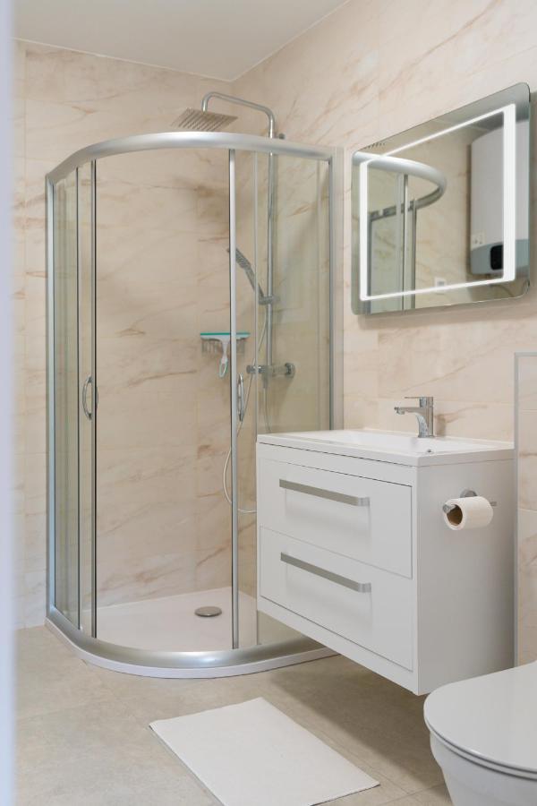 Number One Apartments Вир Екстериор снимка