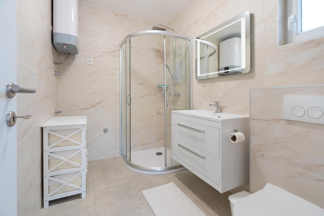 Number One Apartments Вир Екстериор снимка